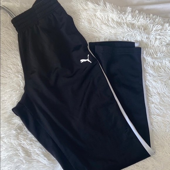 XL thrifted Puma lounge pants. Fits like a medium - Picture 2 of 3